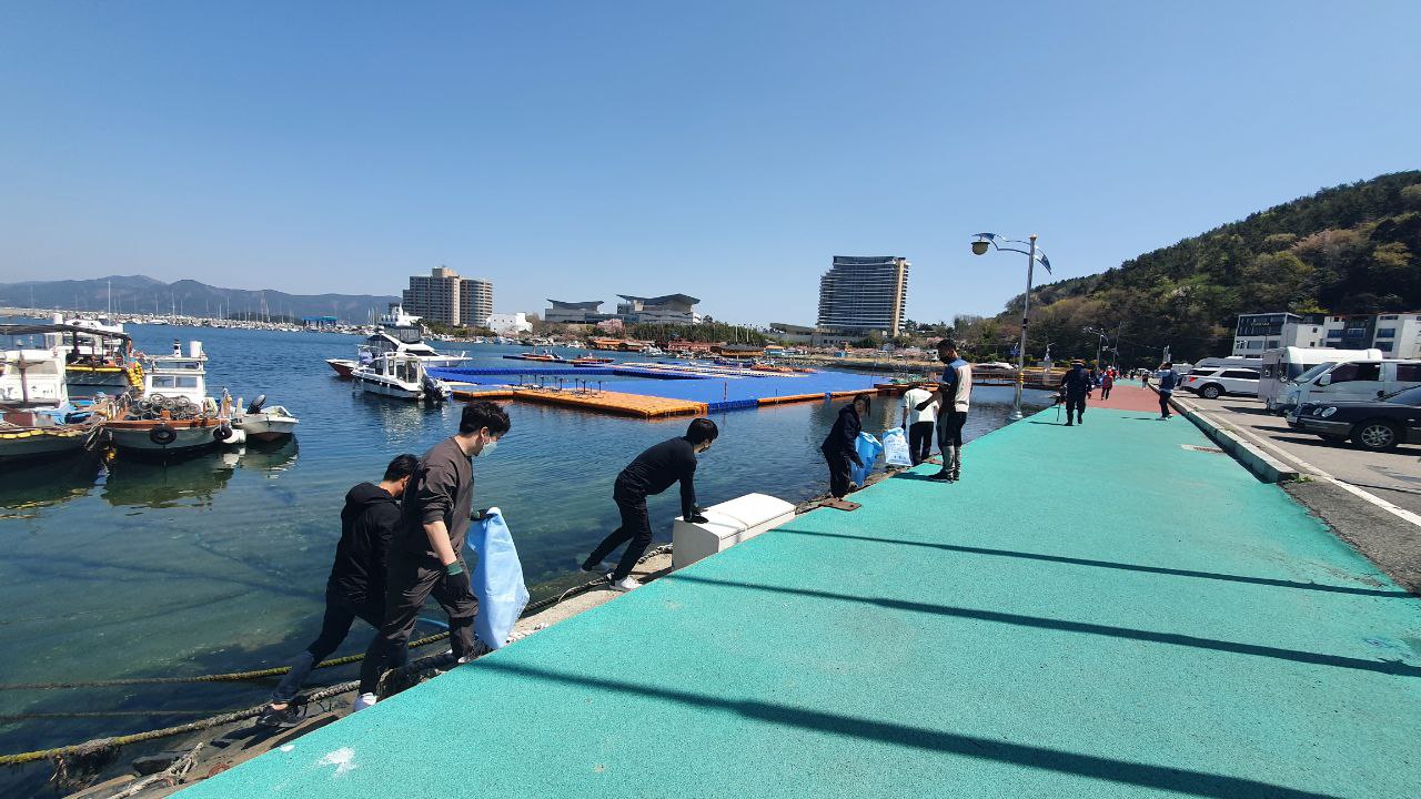 봄맞이 통영시 합동 해안가 청소 활동